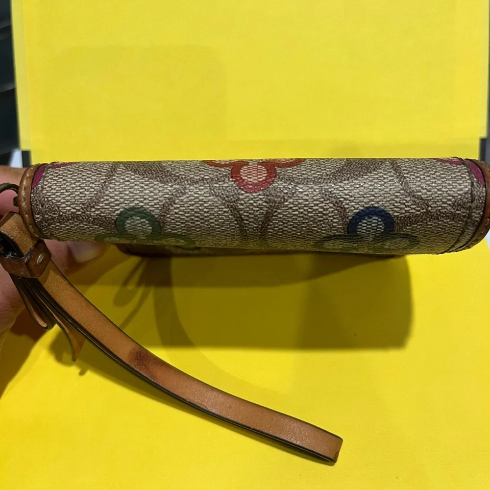 Vintage Color Flowers Coach Wristlet Bag Est. 1941‎